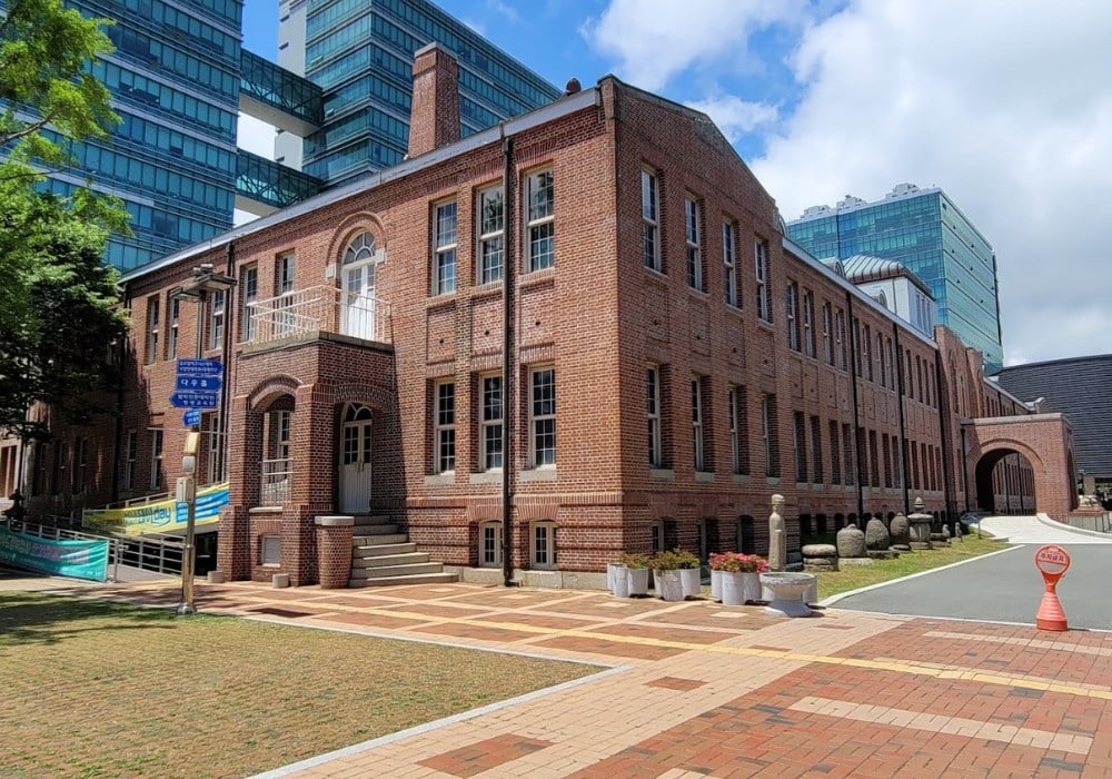 Tuyển sinh Đại học Dong A tại {address}